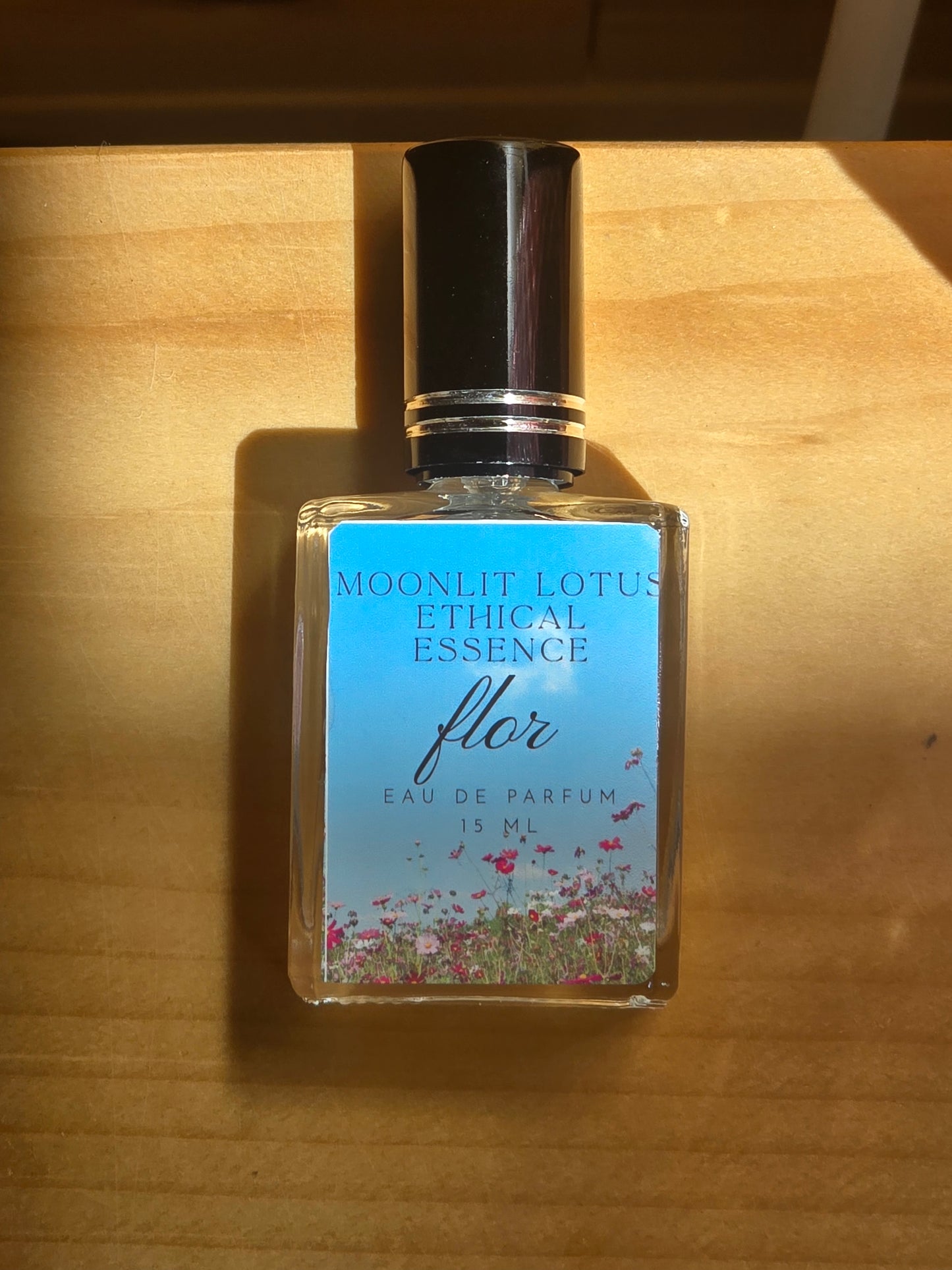 Flor — Moonlit Lotus Ethical Essence